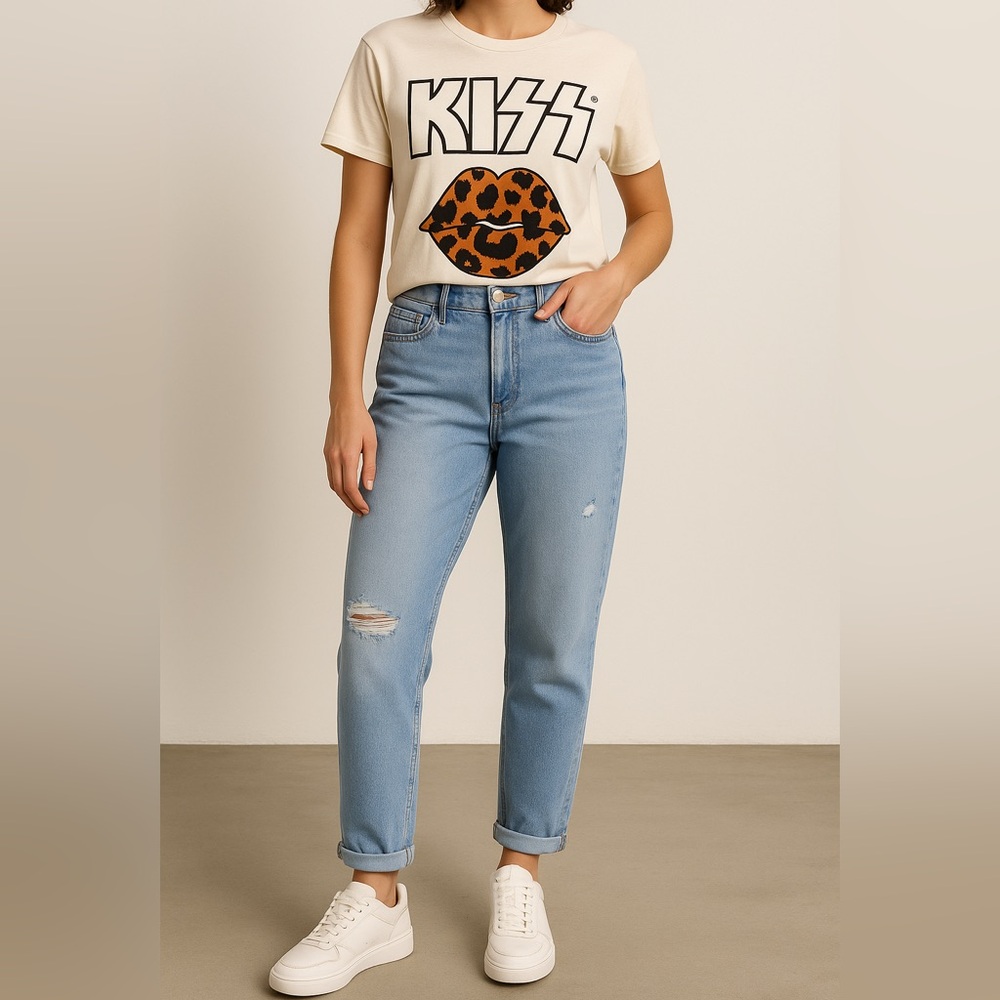 Universal Thread Light Wash Boyfriend Jeans With Cuff - NWT - 17R (Fits 14/16) - Picture 7 of 9